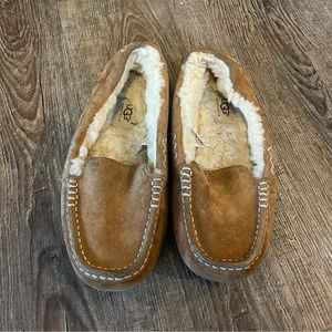 UGG’s Women’s Ansley Sheepskin Suede Slipper